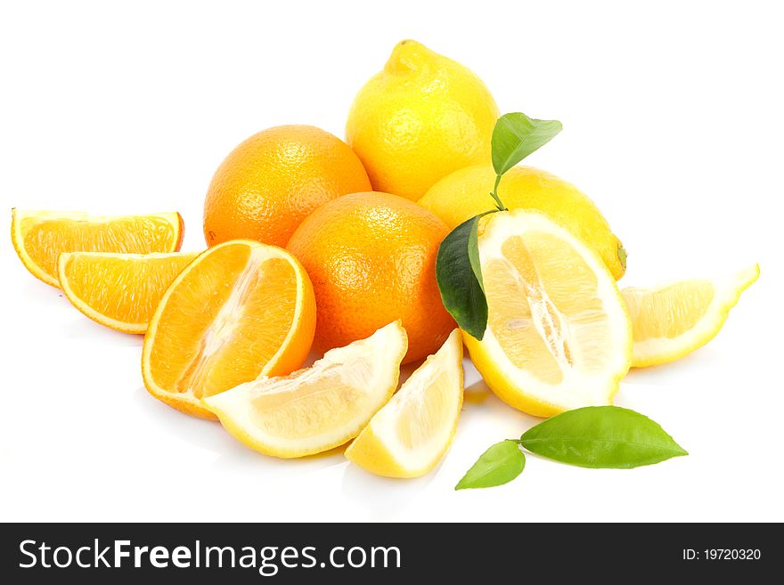 Composition from lemons and oranges, whole and cut by segments