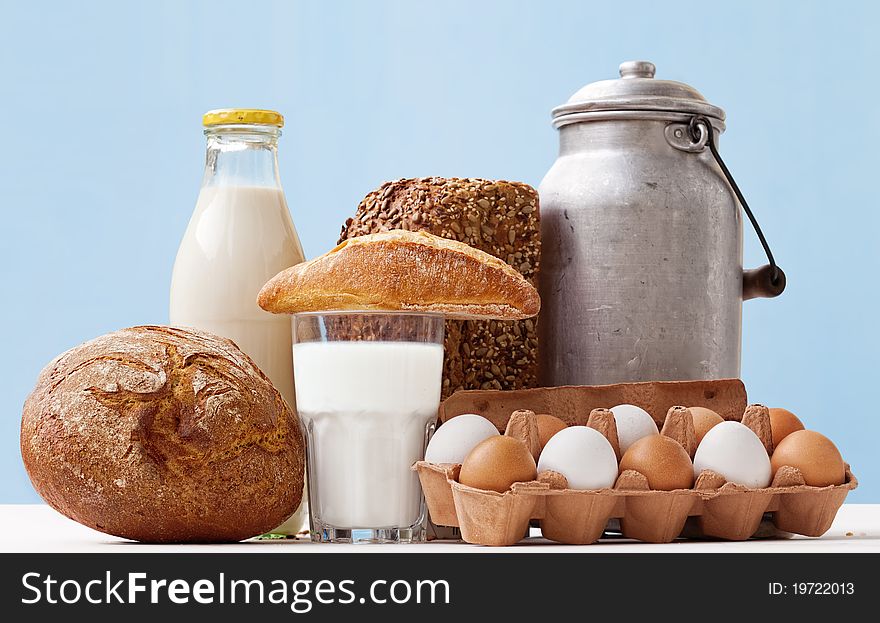 Fresh eggs, bread  and dairy products in glass and Aluminum containers. Fresh eggs, bread  and dairy products in glass and Aluminum containers