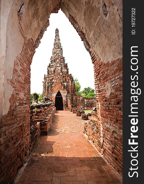 Ancient passage way and chedi at Ayuthaya, Thailand. Ancient passage way and chedi at Ayuthaya, Thailand.