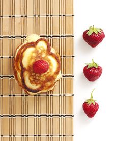 Pancakes With Strawberry Royalty Free Stock Image