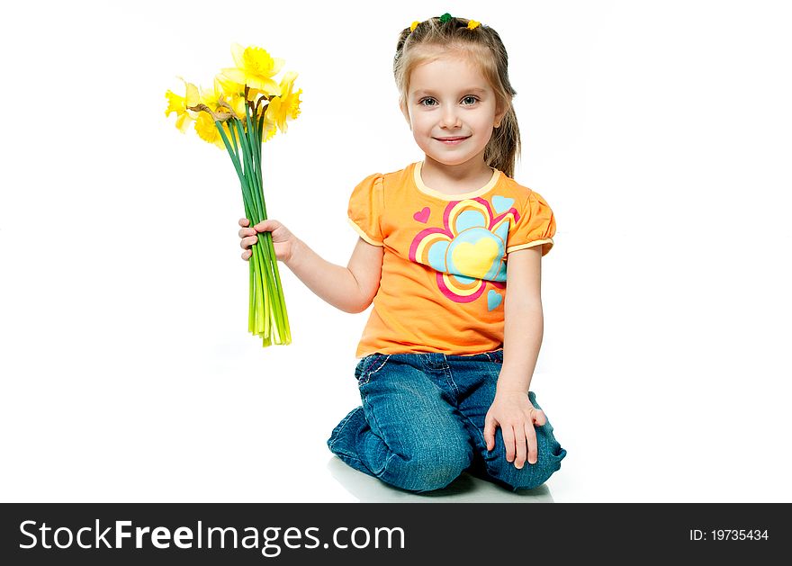 Little girl with a bouquet of daffodils