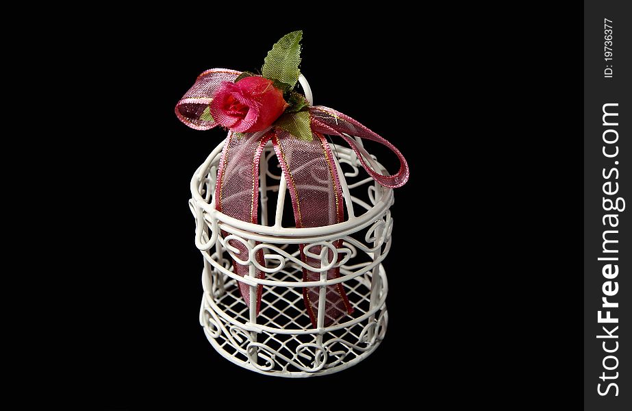 Wedding souvenirs are a great way to thank your guests and leave them with a reminder of your special day for years to come. These gift case are made from painted steel, nicely decorated and filled with sweet or boiled egg.