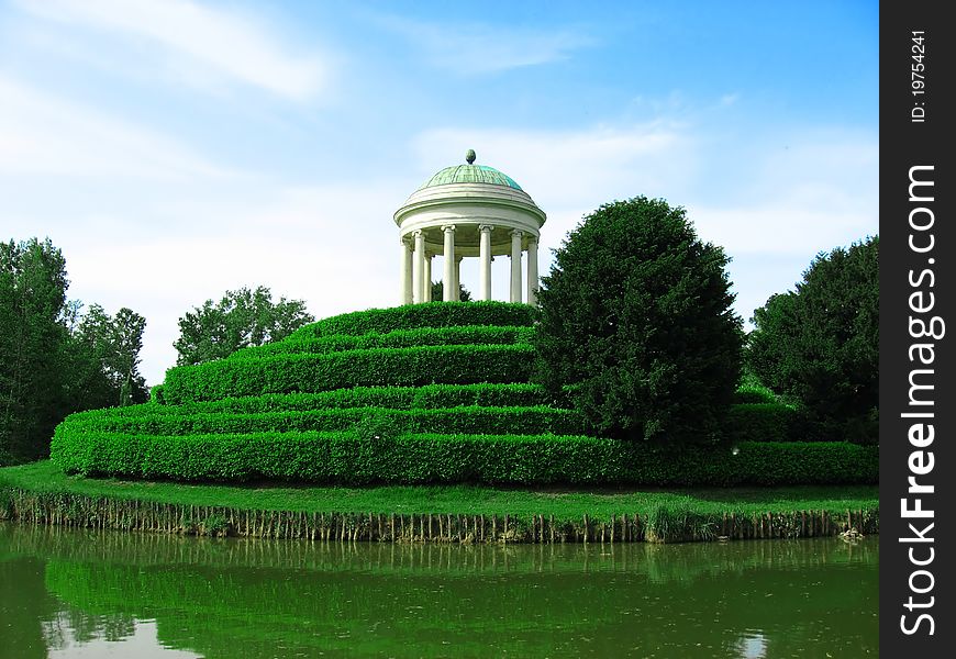 Little temple built on 1820 in Parco Querini, Vicenza, Italy. Little temple built on 1820 in Parco Querini, Vicenza, Italy