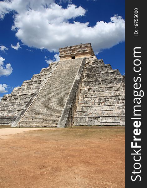 The Mayan pyramid in Chichen Itza,Mexico. The Mayan pyramid in Chichen Itza,Mexico.