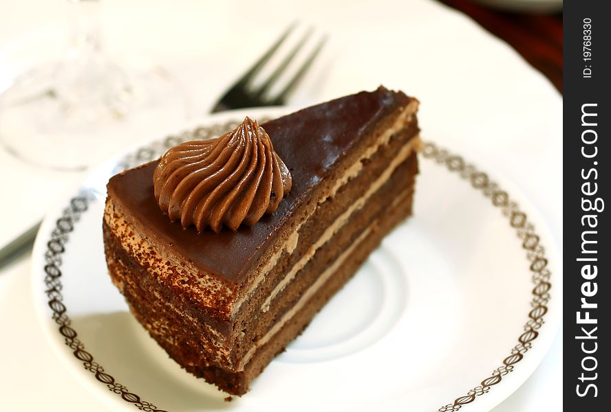 Chocolate cake with creme on plate