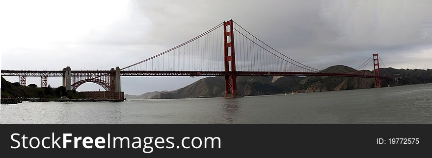 Golden Gate Bridge on a cloudy day.