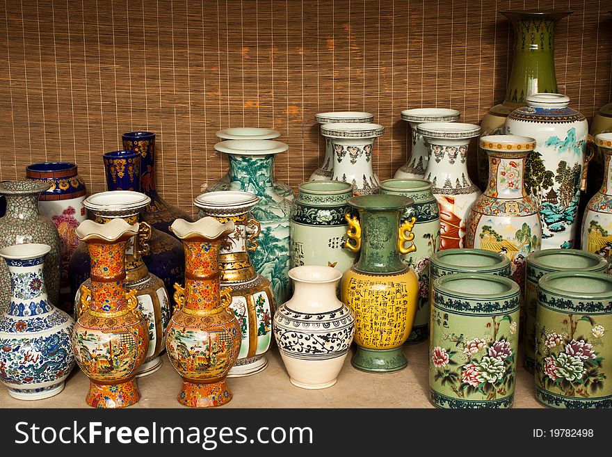 Thai pottery with designs that are beautiful in Thailand
