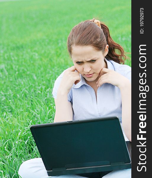 Girl sitting in the field and read