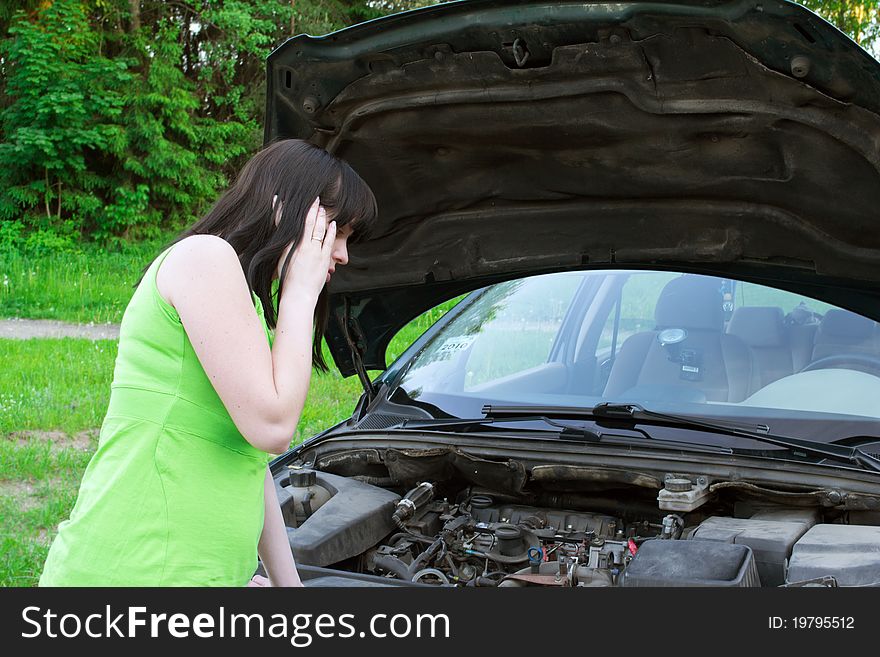 The girl speaks by phone about a car.