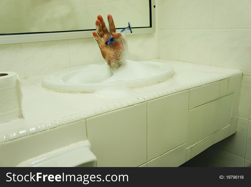 Hand hold shaving in wet sink