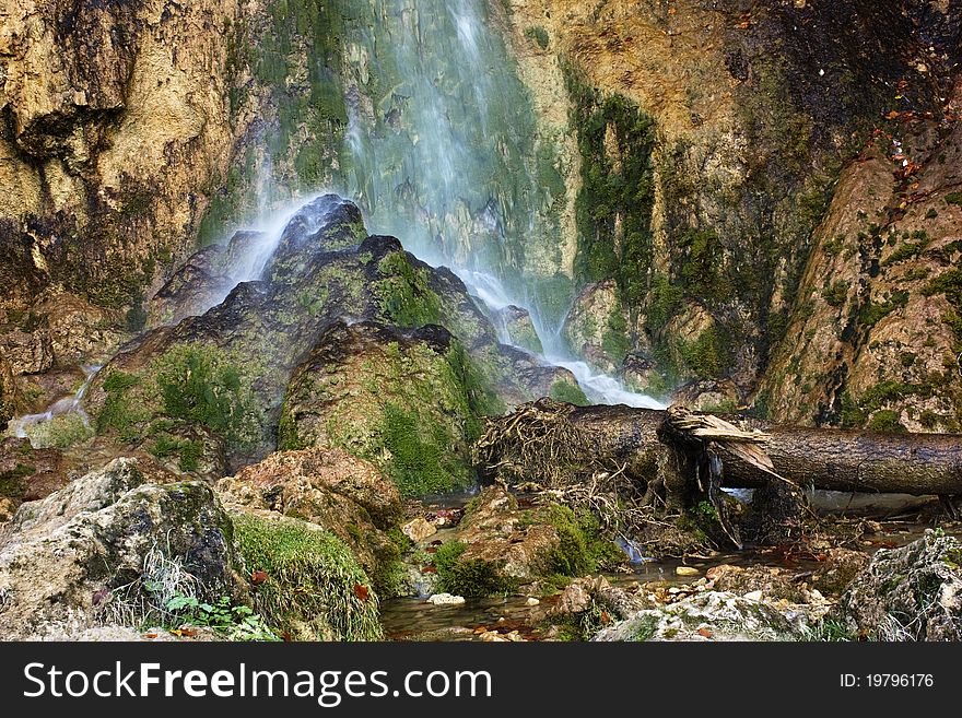 Pişoaia Waterfall is a natural reserve located on crystalline limestone rock dating from the Paleozoic age, enclosed in an isolated forest of beech and coniferous trees. Pişoaia Waterfall is a natural reserve located on crystalline limestone rock dating from the Paleozoic age, enclosed in an isolated forest of beech and coniferous trees.