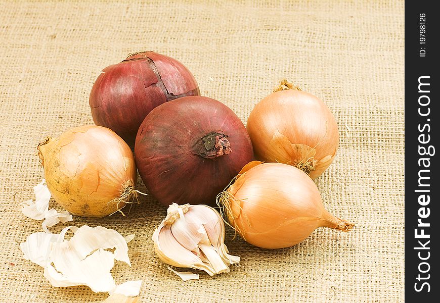 Organic red end white onions,garlic