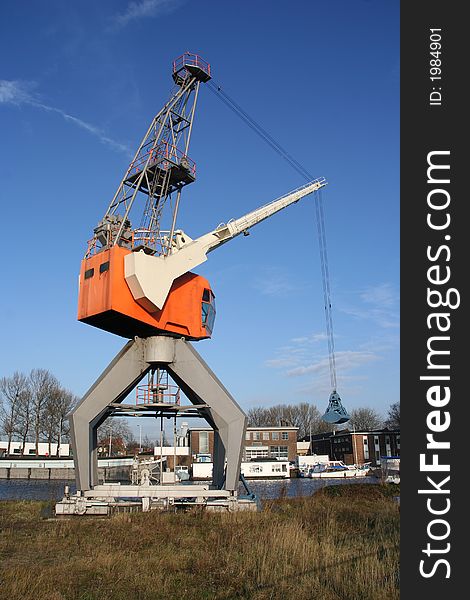 A loading crane for ships