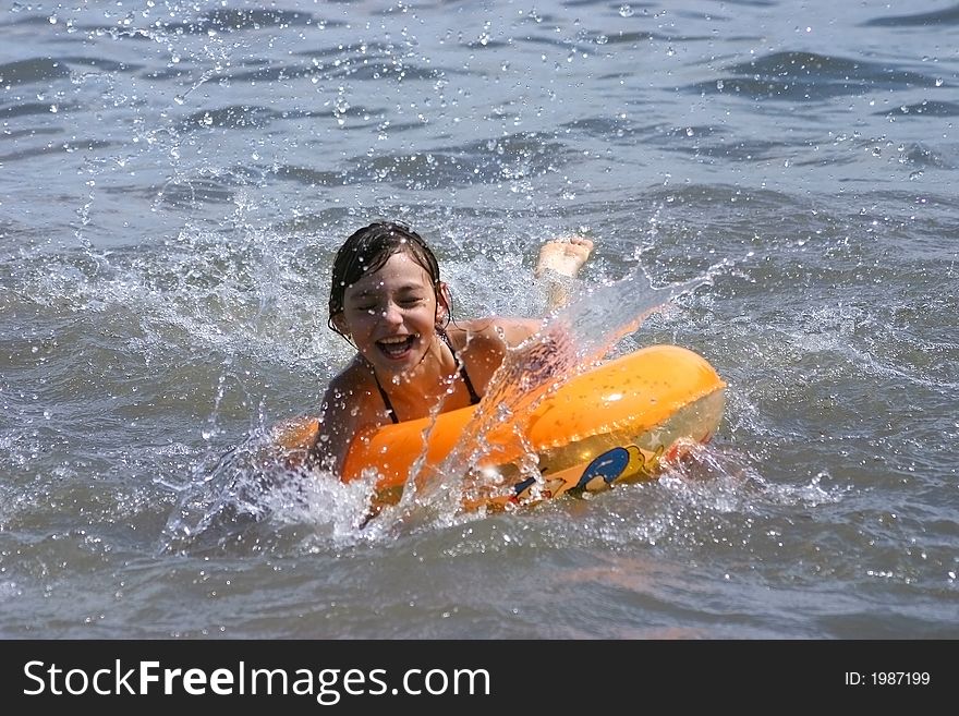 The joyful girl studies to float. The joyful girl studies to float