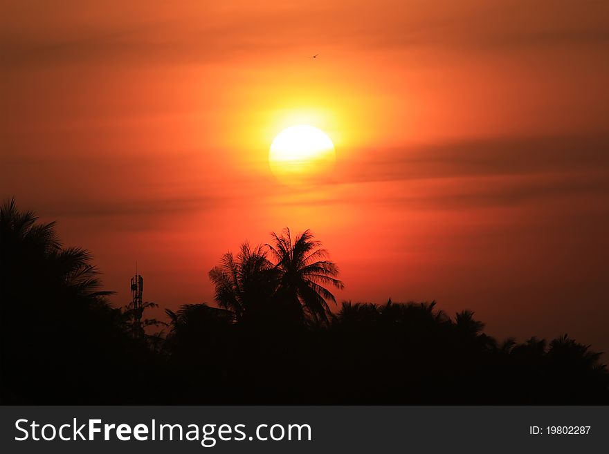 Photo of sunrise on sea, Vietnam