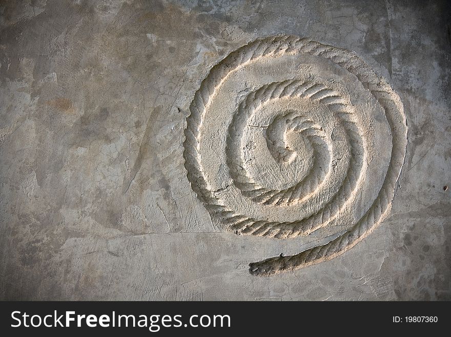 Round string prints on cement wall