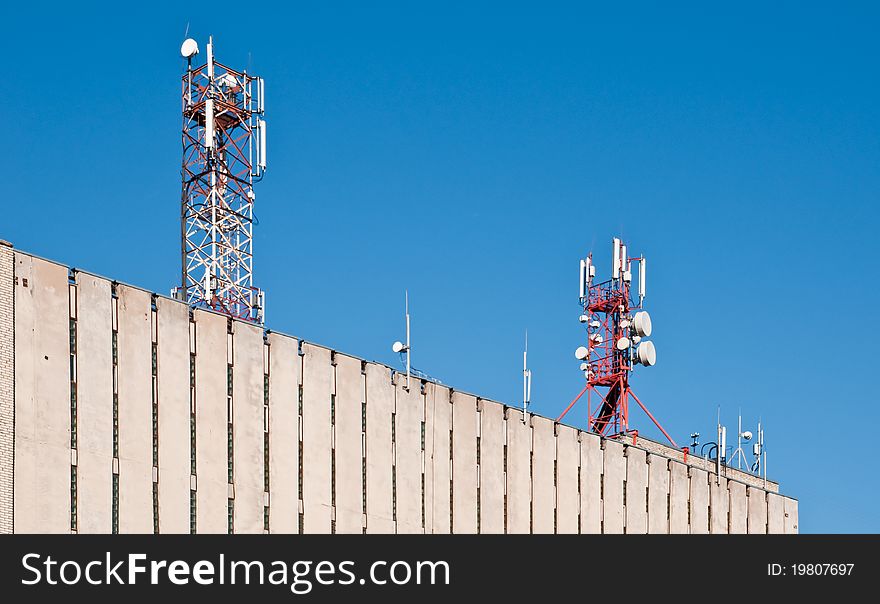 Receiving-transmitting equipment on the roof of the telecommunication center