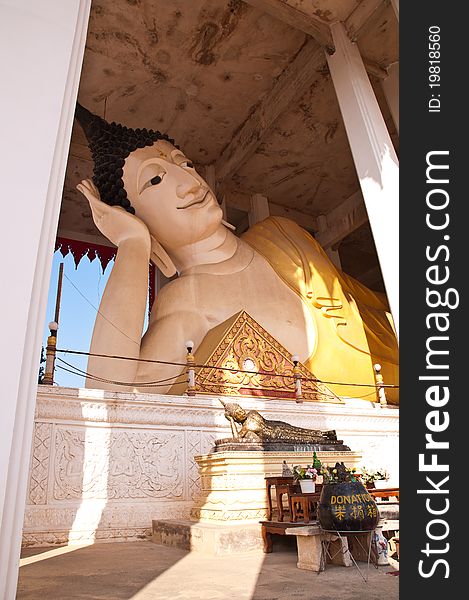 Buddha Lay Down In Temple