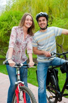 Happy Young Couple Riding Bicycles Royalty Free Stock Photography Happy Young Couple Riding Bicycles Royalty Free Stock Photography