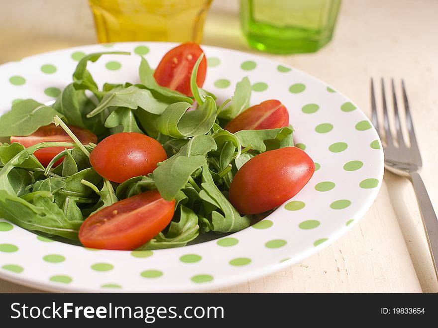 Fresh salad with tomatoes and rocket