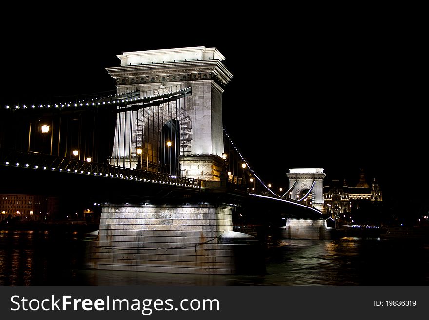 Chain Bridge over Danube river at night.