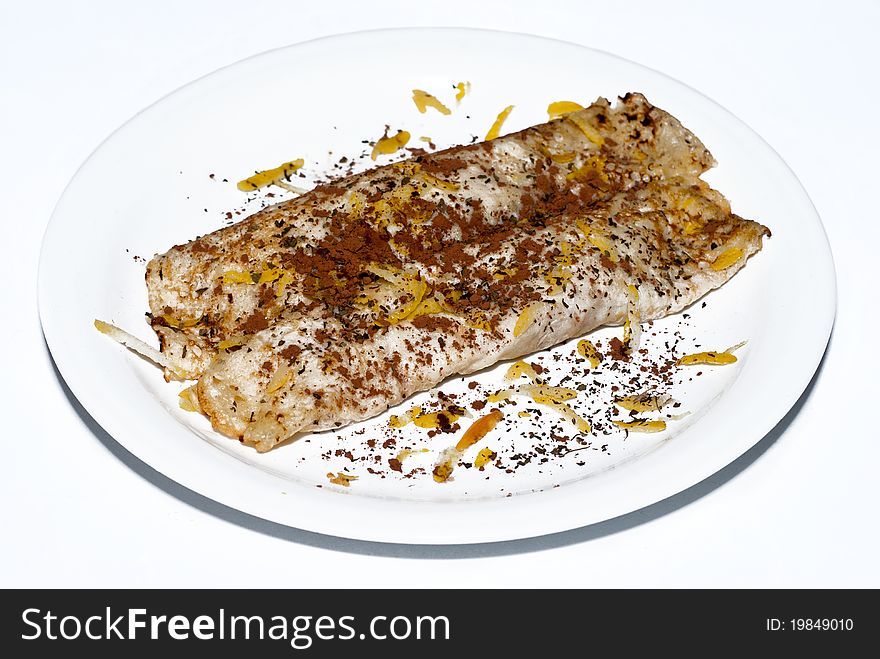 Pancakes with apricots covered with cacao powder and lemon.