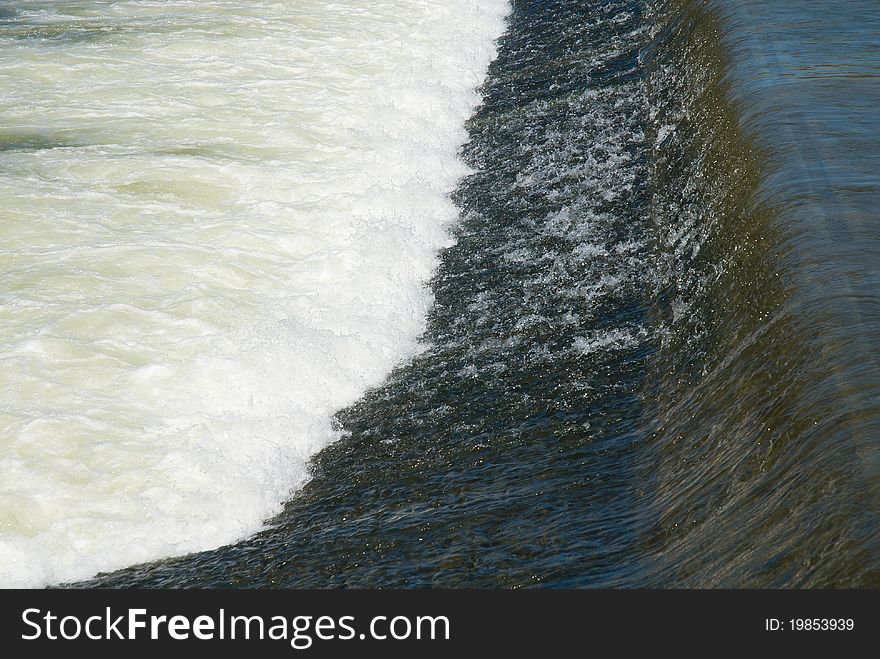 Dam and rip current