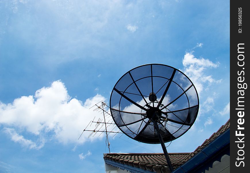 An antenna Dish for house compare with very simple antenna. An antenna Dish for house compare with very simple antenna.