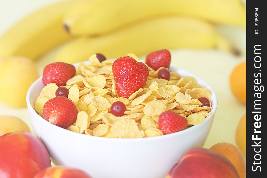 Close up of cornflakes with strawberry