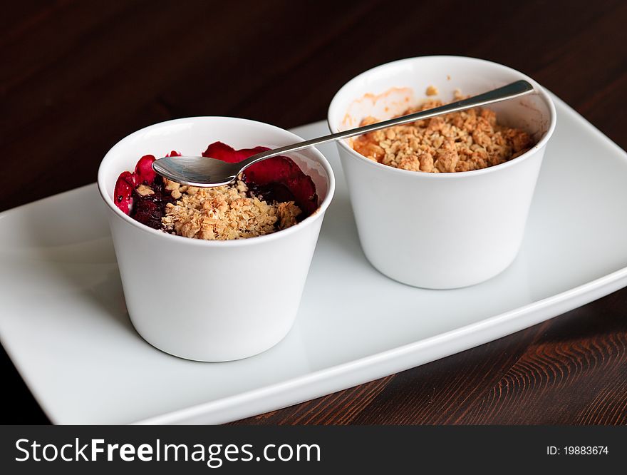 Crispy crumble with berries in individual portions