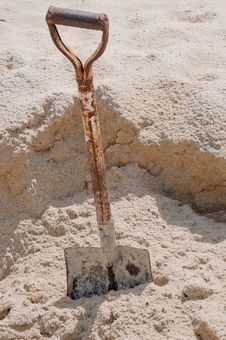 Shovel In Sand Royalty Free Stock Photography Shovel In Sand Royalty Free Stock Photography