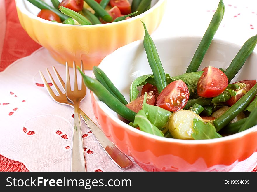 Salad with bean, tomatoes, rocket and potatoes