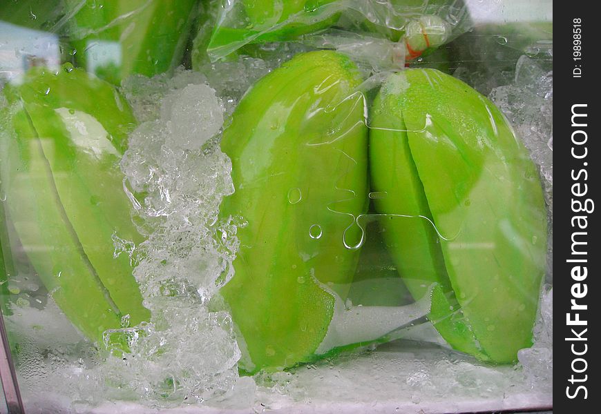 Green mango ice-chilled container