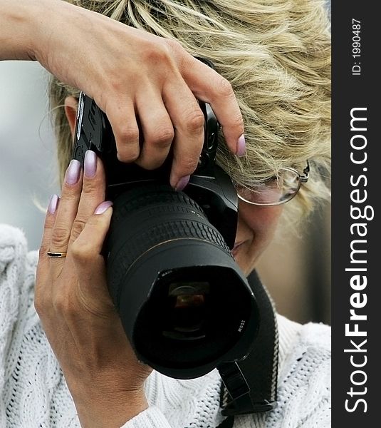 The woman the photographer photographes smiling. At the woman beautiful sexual hands