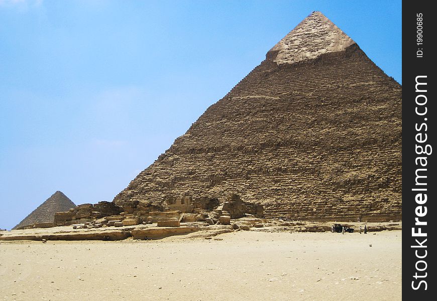 Photos in perspective of the majestic pyramids of plain Ghiza, Egypt. Photos in perspective of the majestic pyramids of plain Ghiza, Egypt