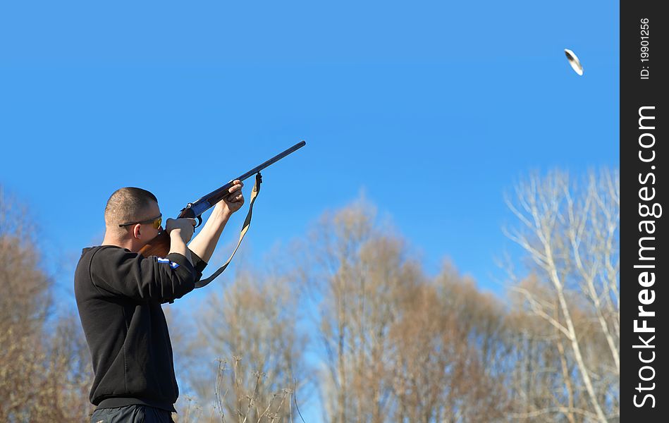 Male hunter aiming the hunt during a hunting party