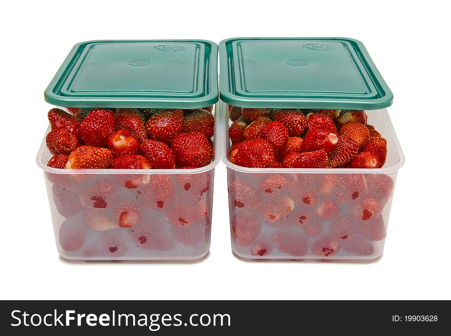 The ripe strawberries in two boxes with lids_1