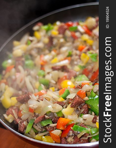 Preparing vegetables in a round pan