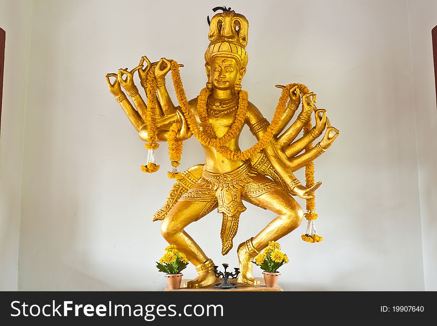 This is the art of casting brass, copper, a main component of a Buddha statue and use the arts in various designs. This is the art of casting brass, copper, a main component of a Buddha statue and use the arts in various designs.