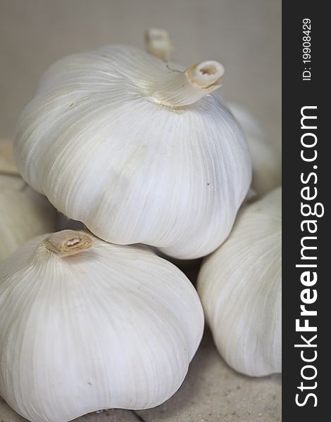 A close-up image of a bunch of fresh garlic