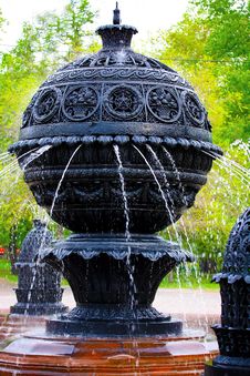 Fountain In Garden Royalty Free Stock Photography