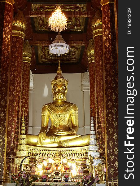 The image of Buddha makes of , gold , silver , and the otter , at Phra Nakhon Si Ayutthaya , Thailand