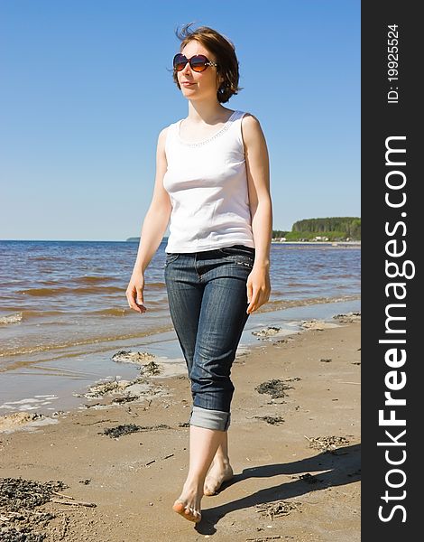 Woman in sunglasses on the beach.