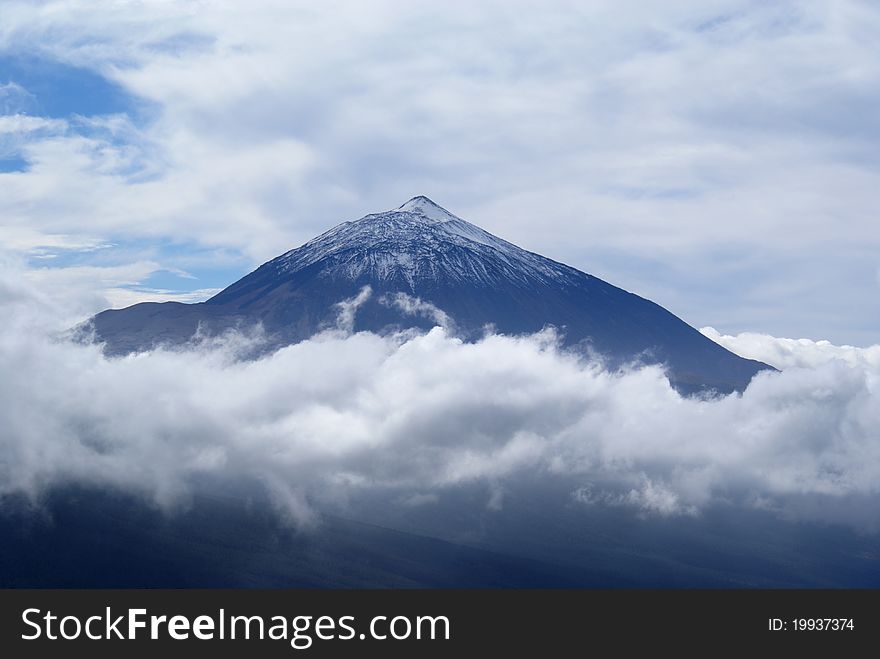 El teide poking out of clouds