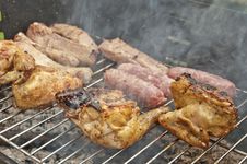 Chicken And Sausages Royalty Free Stock Images Chicken And Sausages Royalty Free Stock Images