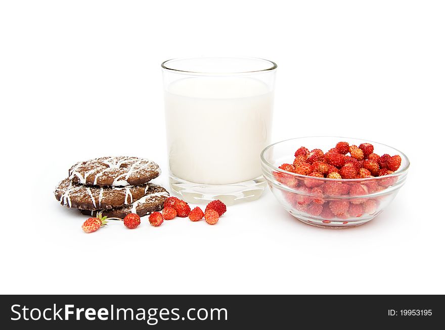 Glass of milk, wild strawberries and cookies
