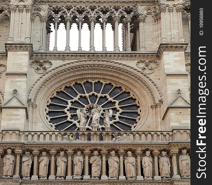 Notre Dame of Paris: Virgin and kid over large rose and gallery of kings under the balustrade of the main facade. Notre Dame of Paris: Virgin and kid over large rose and gallery of kings under the balustrade of the main facade