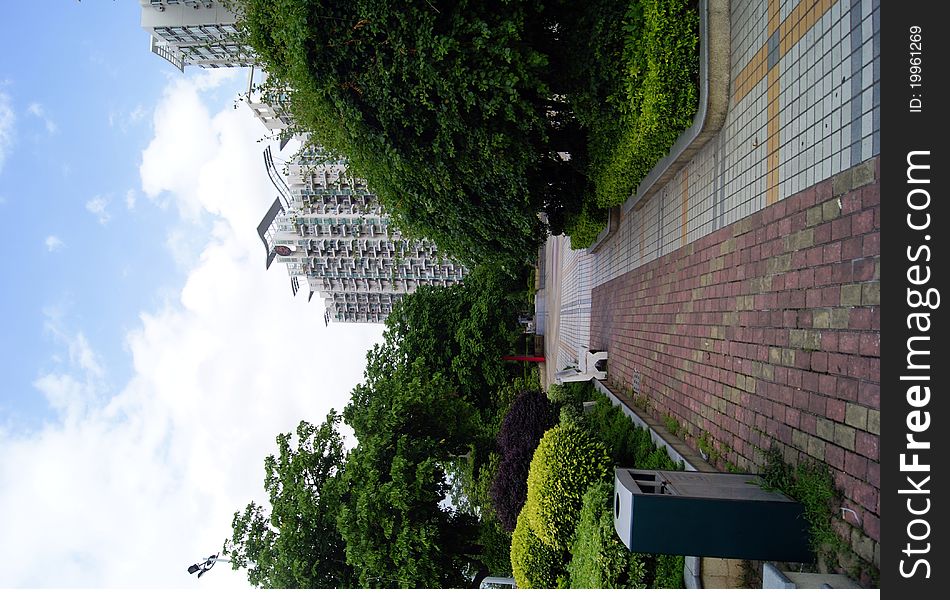 Garden, the garden near my home. I often walk in there. The green plant, the air is fresh, is a good place.