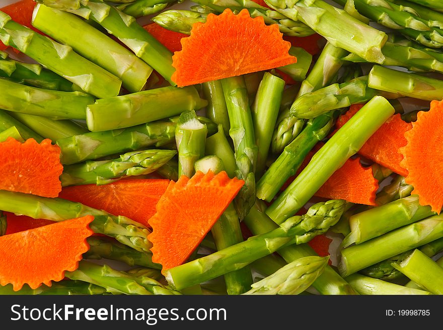 Asparagus and carrot prepared for cooking