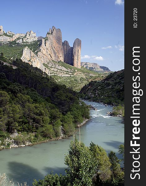 The Gallego River winds around to the monolithic Mallos de Riglos